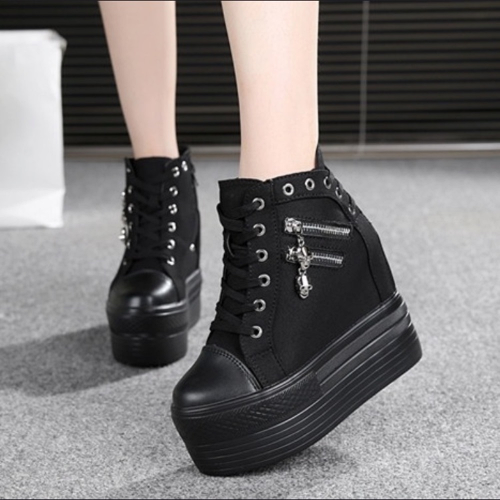 Platform sneakers